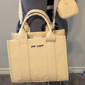 Betsey Johnson Skull Crossbody Hangbag